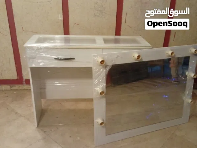 شديد تسريحه 5 درج     عرض متر عمق 30    الادراج علي مجره معدن    السعر /  3700    ملاحظه هام