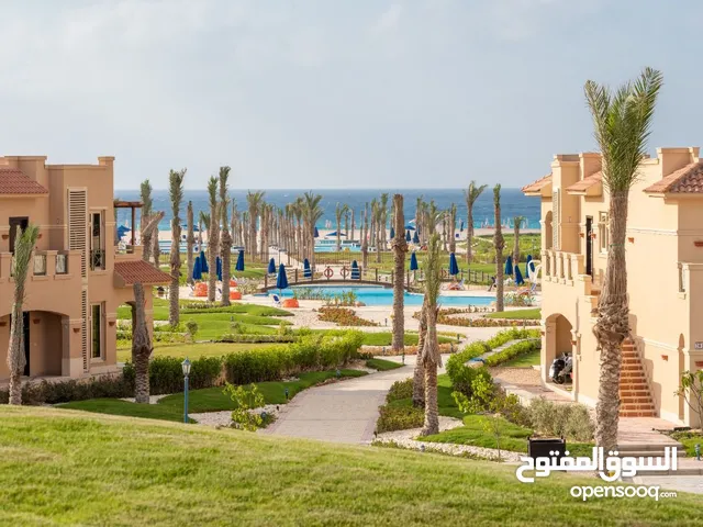 استلم شاليهك فورا جاهز علي المفتاح علي البحر مباشرة قرية لافيستا باي ايست-الساحل الشمالي