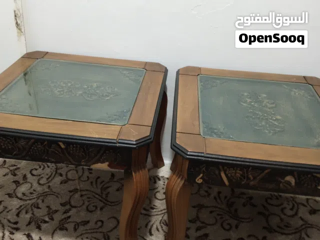 طقم طاولات مرتب وحده كبيره وثنتين وسط