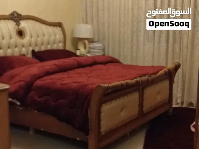 غرفة نوم ماستر مع كومدينا 2 خزانه وملحق وتسريحه