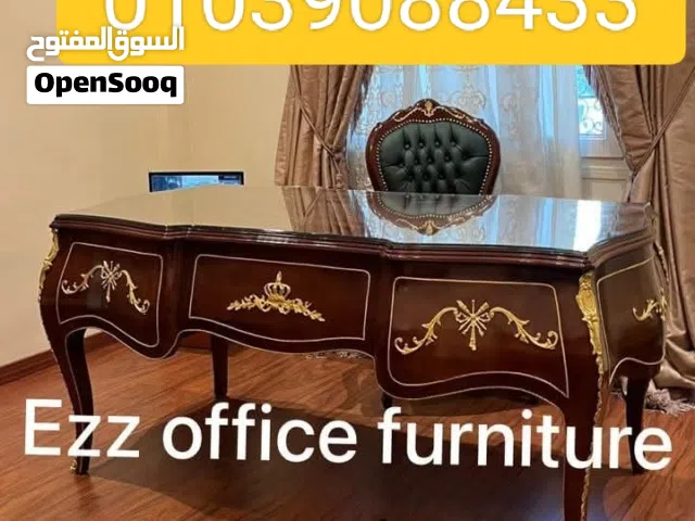 مكتب خشب زان احمر روماني مطعم نحاس متوفر بجميع الالوان من شركة عز للاثاث المكتبي