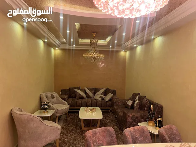شقة شبة ارضي البيع مع ترس بمساحة 147 متر