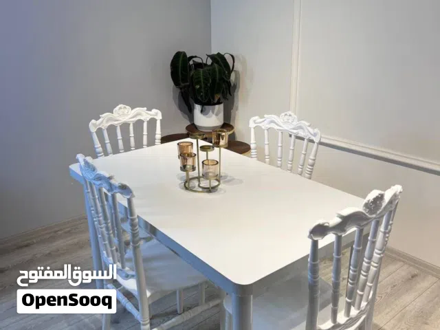 ميز طعام خشب  مع 4 و 6  كراسي   متوفر بعدت الوان  موديل جدا راقي و يناسب جميع الأذواق والديكورات