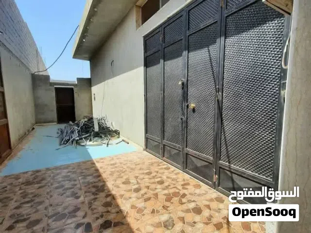 قطعة ارض بها هنجرين واستراحة