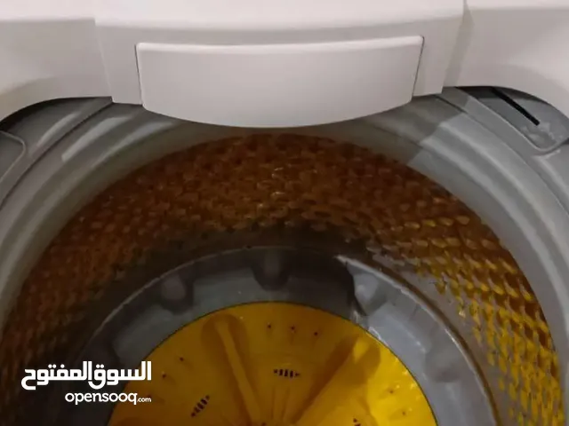 غسالة اوتوماتيك نضيفة للبيع واستخدامها قليل