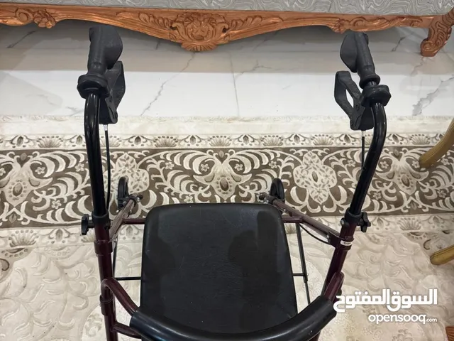 عكاز كبار سن مع كرسي 2 ×1
