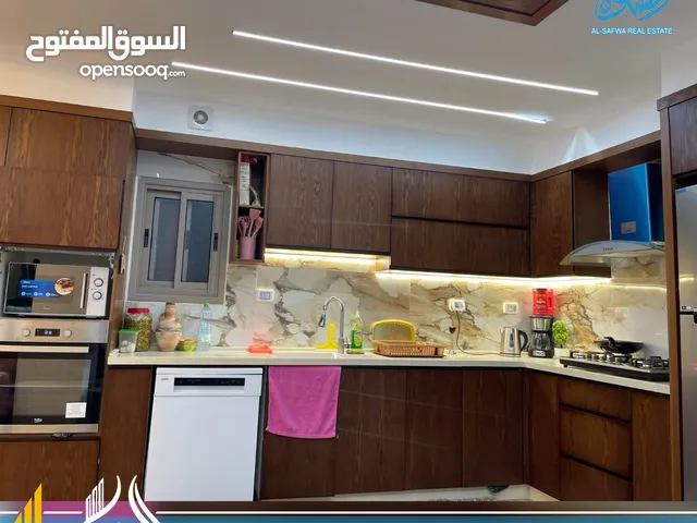 200 m2 3 Bedrooms Apartments for Rent in Ramallah and Al-Bireh Downtown