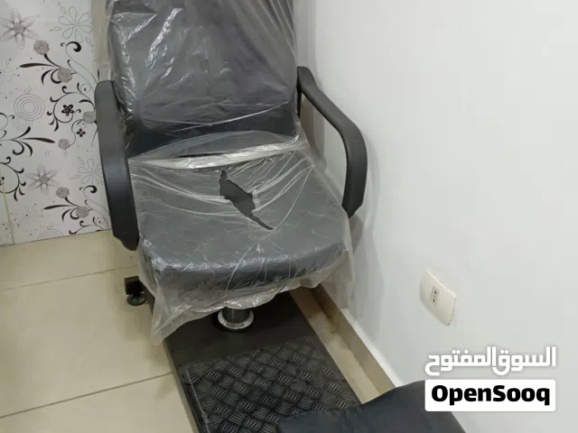 كرسي بدكير متحرك بحالة ممتازة
