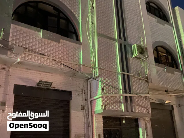 مبني كامل الايجار مقابل حديقة الحيوان شارع حيوي او شارع الخيم مبني قبل كان كوشه