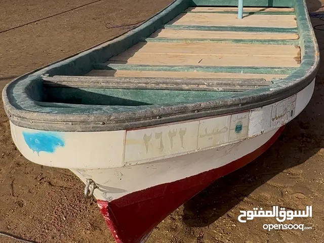 للبيع قارب 18 بدون مكينه