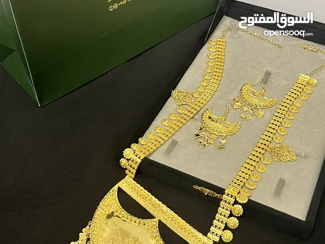 طقم مطلي ذهب عيار 18 جديد للبيع