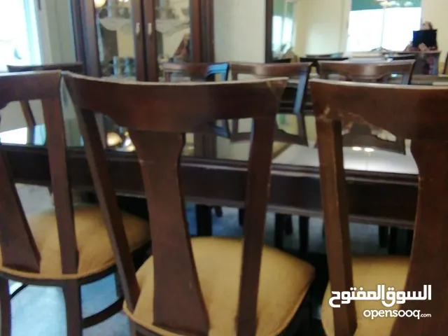 طاولة سفره و شوفنيرا وخزانه سفره بسعر رمزي جدا طبعا كله خشب زان استخدام بسيط جدا جدا