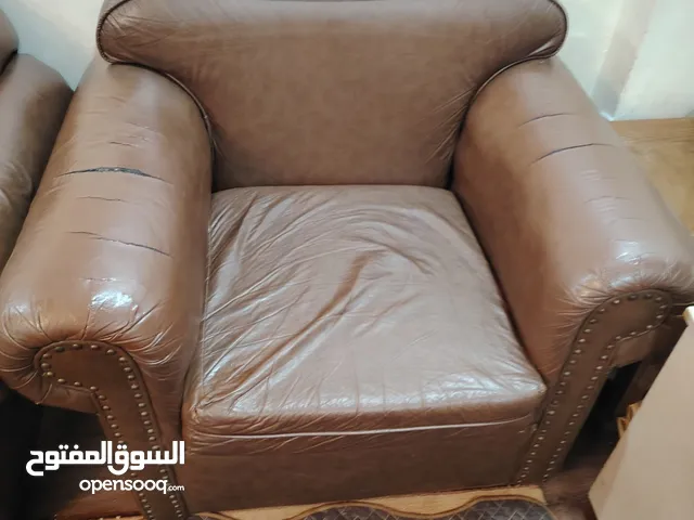 غرفة جلد مكتبية للبيع بسعر مغري في البيادر