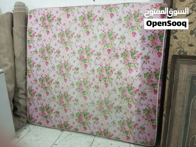 فرشة تخت مجوز بحالة ممتازة موجودة في الزرقاء الجديدة للبيع