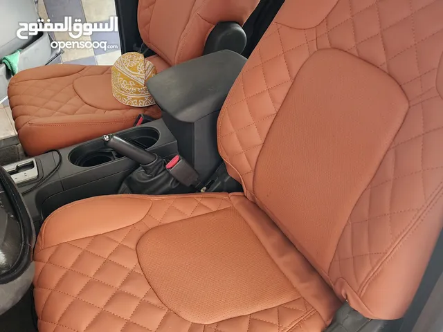 تنجيد مقاعد السيارات والإكسسوارات الداخليه
