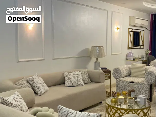 شقة 135 متر الدور الثامن أمام الاسانسير 3 غرف وريسبشن وحمامين ومطبخ التشطيب الترا سوبر لوكس ساوند سي