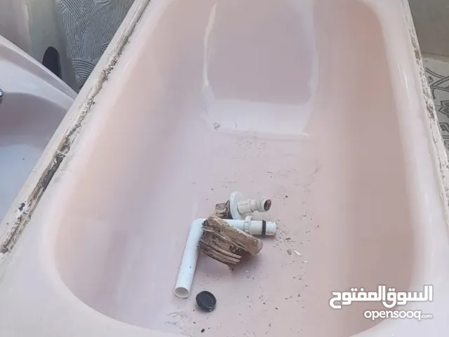 طقم حمام مستعمل عدد 5 قطع للبيع بسعر قابل للتفاوض