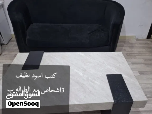 كنب اسود مع طاوله