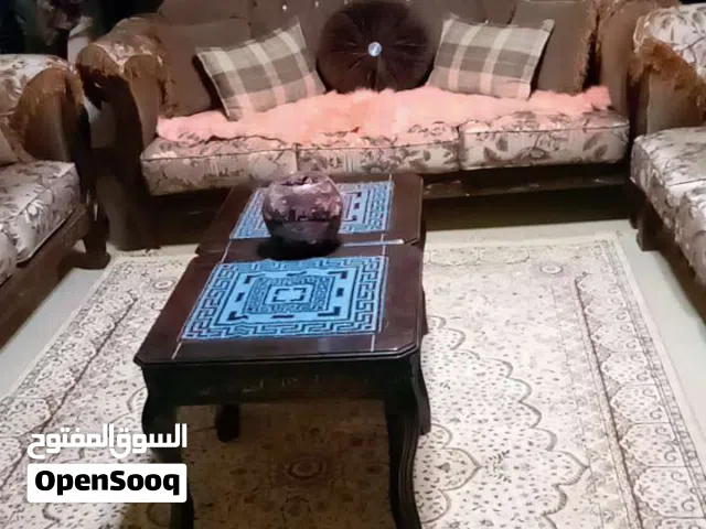طقم كنب تفصيل خشب زان مكون من 9 مقاعد غير مستخدم نهائي..  بحاله الوكاله