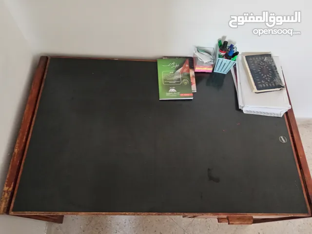 مكتب خشب ممتاز ونظيف جدا + بوفيه