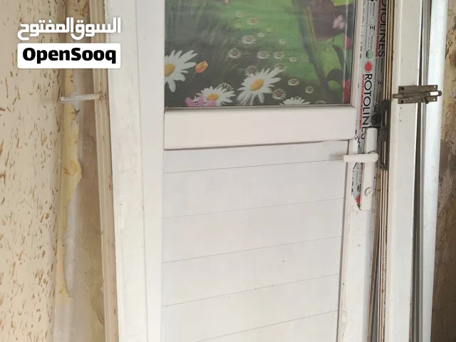 ابواب حمام عدد 3 نظيفات جدا