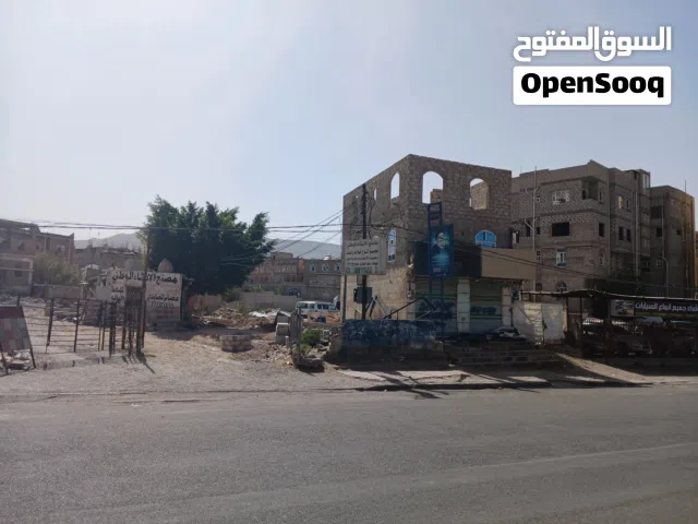 اثنين محلات على شارع الستين الرئيسي