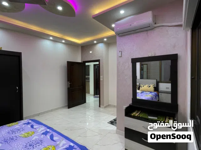 شقق  مفروشه  فاخره ب احجام مختلفه صغيره لا العرسان وكبيره لا العائلات من المالك مباشره