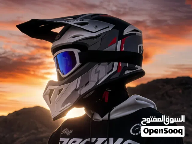 خوذة للبيع ايطالية اصلية درجة اولى من ماركة JUST1