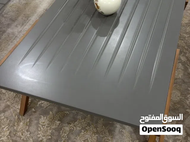طبلة وسطية مع 4 طبلات جانبيه صغيره مع ميز بلازما