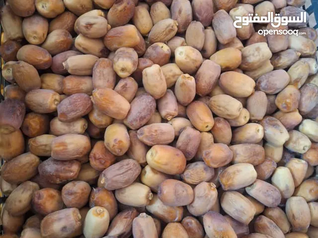 Price: 30 AED per kg (negotiable) High-quality Zahedi dates from Jahrom – dry and naturally sweet.