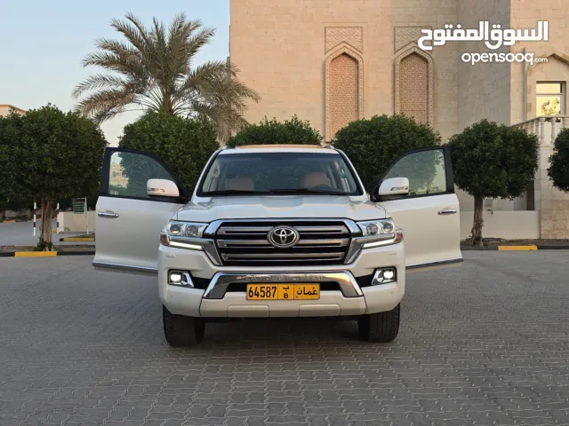 لاندكروزر GXR V8 4.6 بدون حوادث ولاصبغ أعلى مواصفات جديدة مسرفس كامل اطارات زيوت تشغيل عن بعد