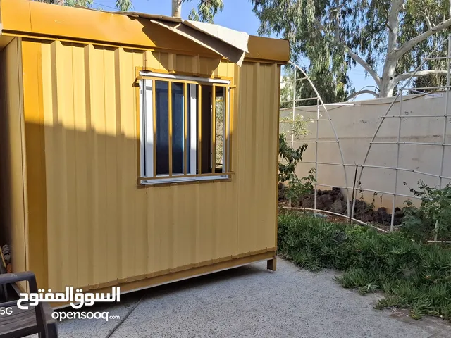 كرفان مستعمل بحال الجديد قياس 3*4 سماكة 10Cm حمام متنقل 1.5*1.5 مستعمل فرن 5 رؤوس بحال الجديد