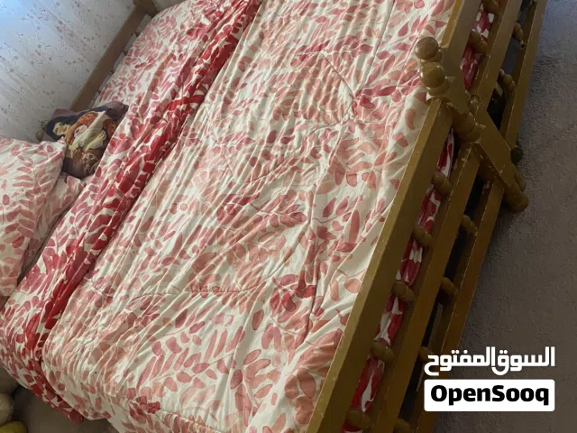 تخت للبيع  تختين منفصلين خشب بسعر طري