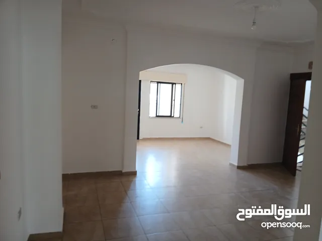 شقه فارغه للايجار 3 نوم ضاحية الرشيد خلف الجامعه الاردنيه مباشره