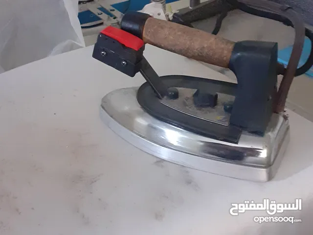 عده مخيطه كامله للبيع مكواه نورفا اوتوماتيك مكنه خياطه وحبكه ولقطه وكاله