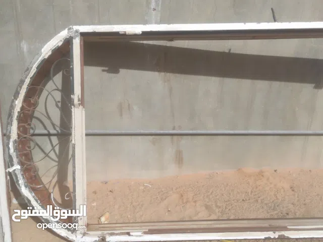 باب للبيع النوعية الأولى متين ورزين خشب ف اللوح