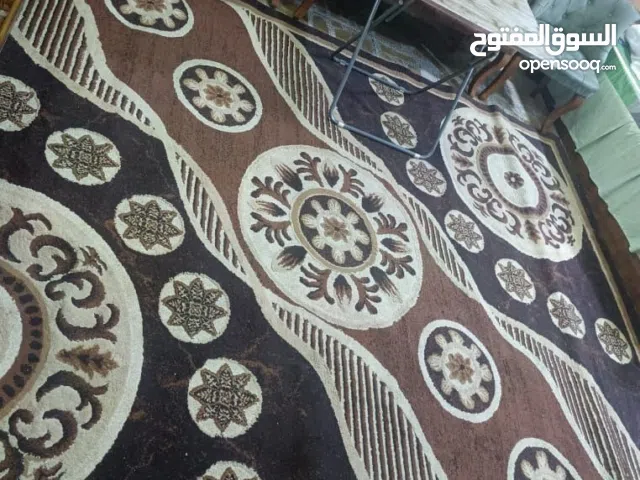 زولية قياس 2 ونص في 3 ونص الجوزية وزوليتين تون وحدة منهن 110 في 6 مترات  والثانية 2 في 3