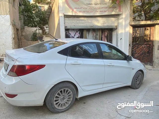 مركبه من نوع هونداي اكسنت 2014المركبه ما شاء الله عنها وضعها ممتاز ولا يوجد فيها اي قص وعظمها ممتاز