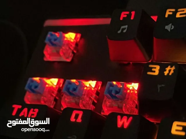 كيبورد ميكانيكي ، ماوس RGB ، مكسر v8 ، ماوس باد كبير RGB ، ماوس باد صغير ، كيبورد عادي ، اشرطة سوني4