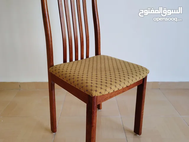 طاولة سفرة ماليزي 8 كراسي (كرسي واحد بحاجة الى صيانة)