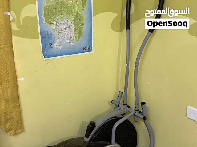 جهاز كارديو مع بعض الملحقات