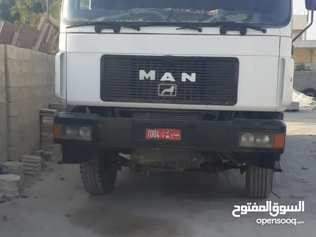Tractor Unit Man 1993 in Al Sharqiya