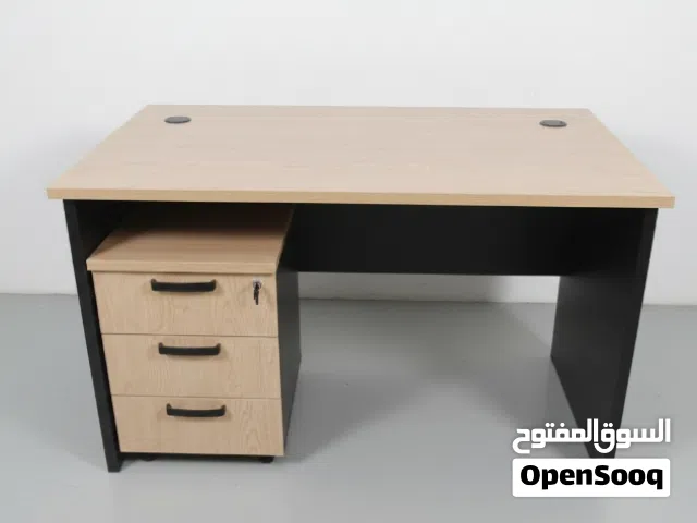 مكتب نظيف بحاله ممتازه التواصل على الرقم ........................