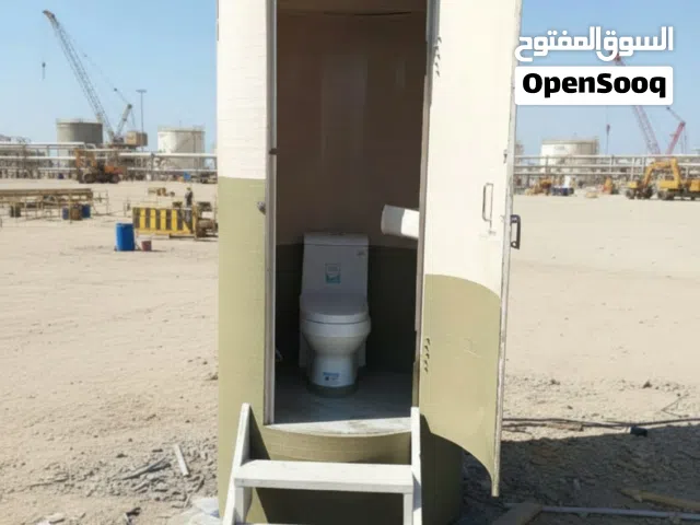 وحدات دورات مياه وحمامات متنقلة عالية الجودة مصممة لمواقع البناء وعمليات حقول النفط"