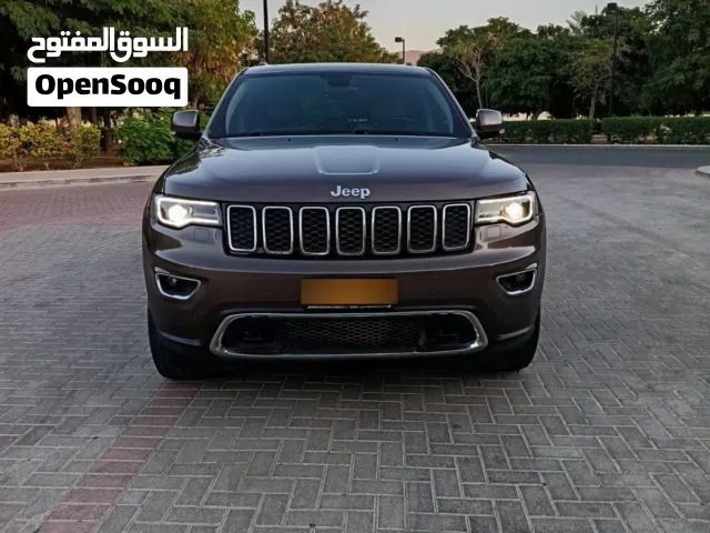 جيب جراند شيروكي 2017 Limited  اس يو في مستعملة بحالة ممتازة مع تقنيات حديثة