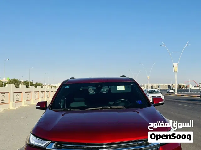 ترافرس LT 2023 لون كرزي قطعتين فقط بدون ايرباك