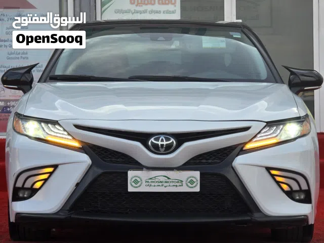 تويوتا كامري XSE 2020 باللون الابيض سيارة في قمة النظافة وسعر اقل من السوق ويشمل سرفس كامل للسيارة .