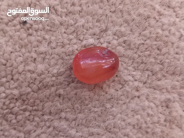 احجار كريمة وحلي نادرة