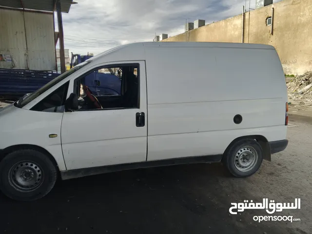 بيجو اكسبرد