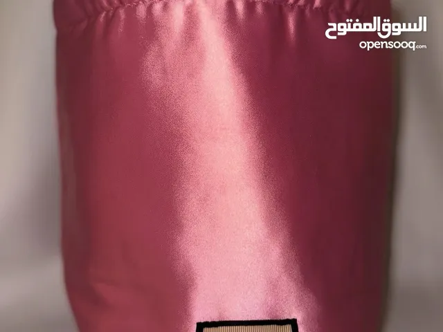 شنطة او باوتش " غوتشي " اصلي وجديد لم يستخدم من قبل